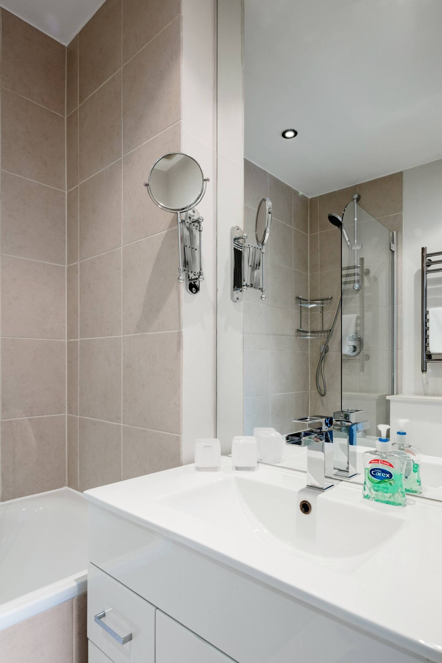 d5ced2b0-a2db-417f-a979-45e7158a1560